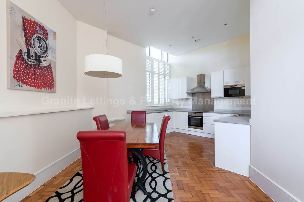 Property photo 2 of 31