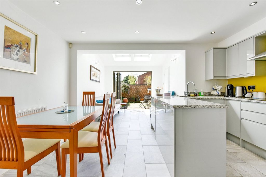 Property photo 2 of 10 Kitchen