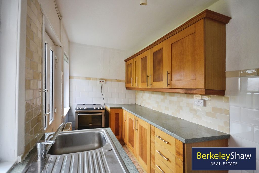 Property photo 2 of 15 Kitchen