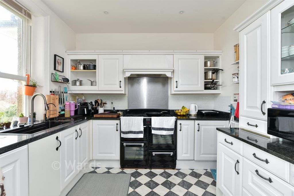 Property photo 3 of 14 Kitchen