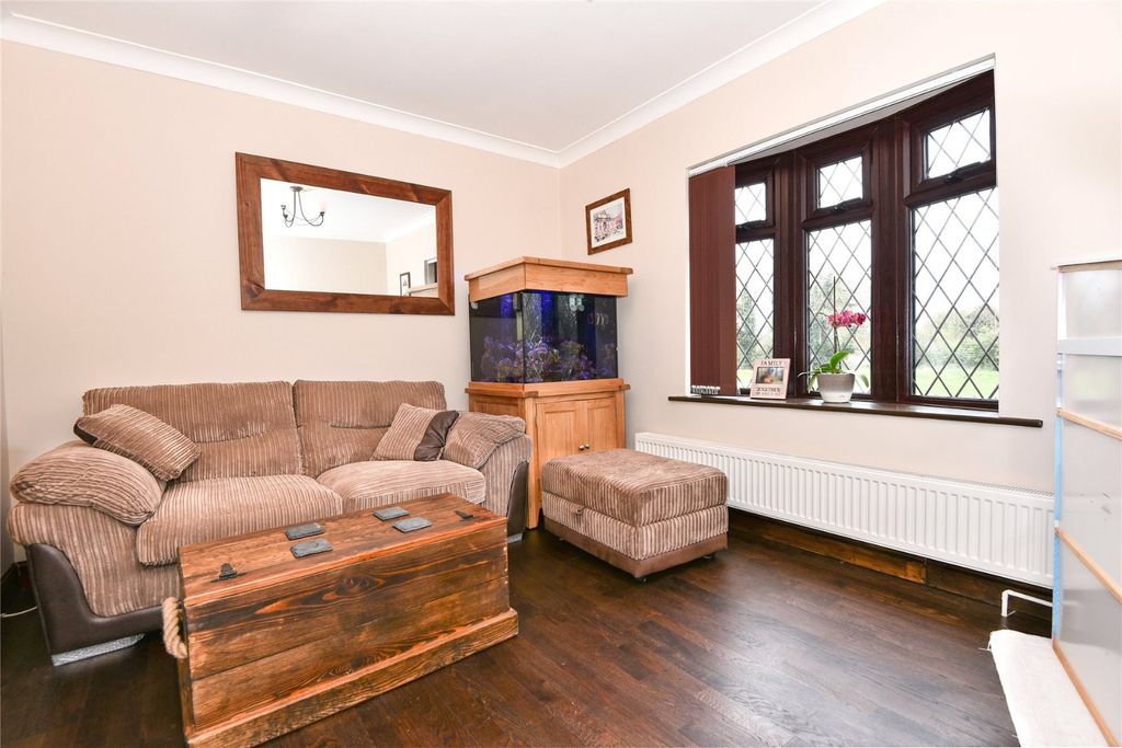 Property photo 3 of 10 Dining/Bedroom