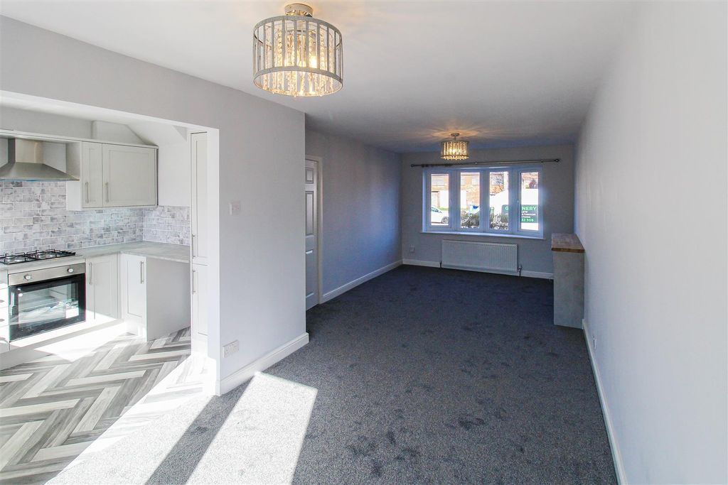 Property photo 3 of 8 Lounge/Dining Room