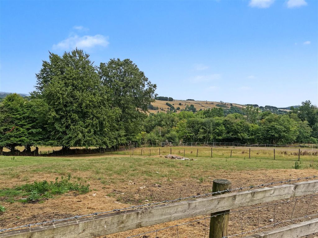 Property photo 2 of 65 Fields