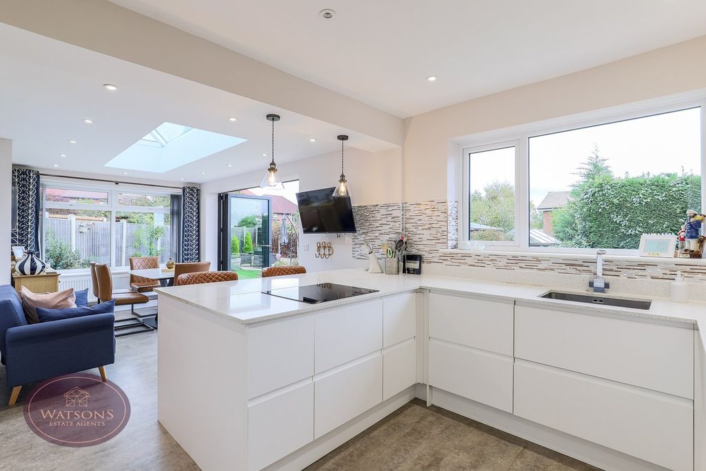 Property photo 3 of 27