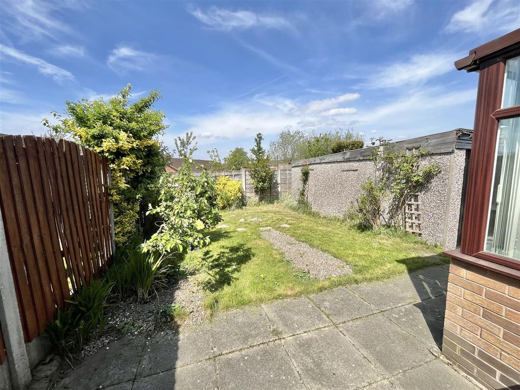 Property photo 2 of 10 Gardens