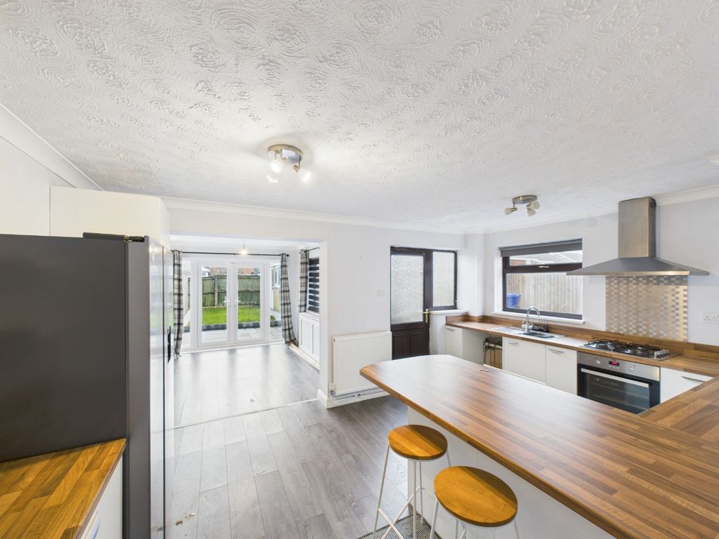 Property photo 2 of 13 4778624