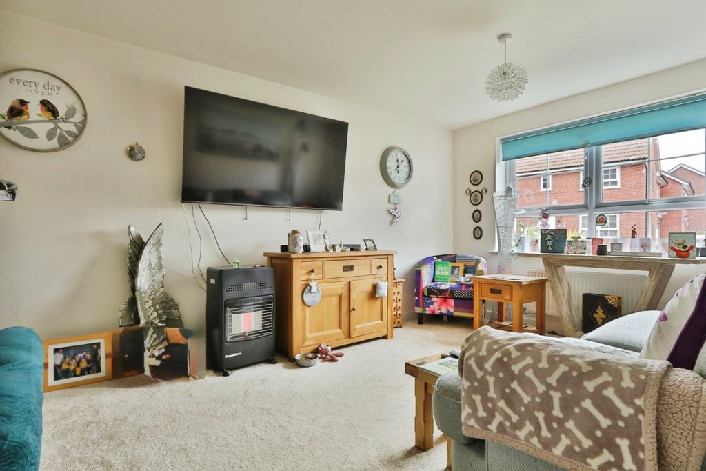 Property photo 2 of 15 4496705