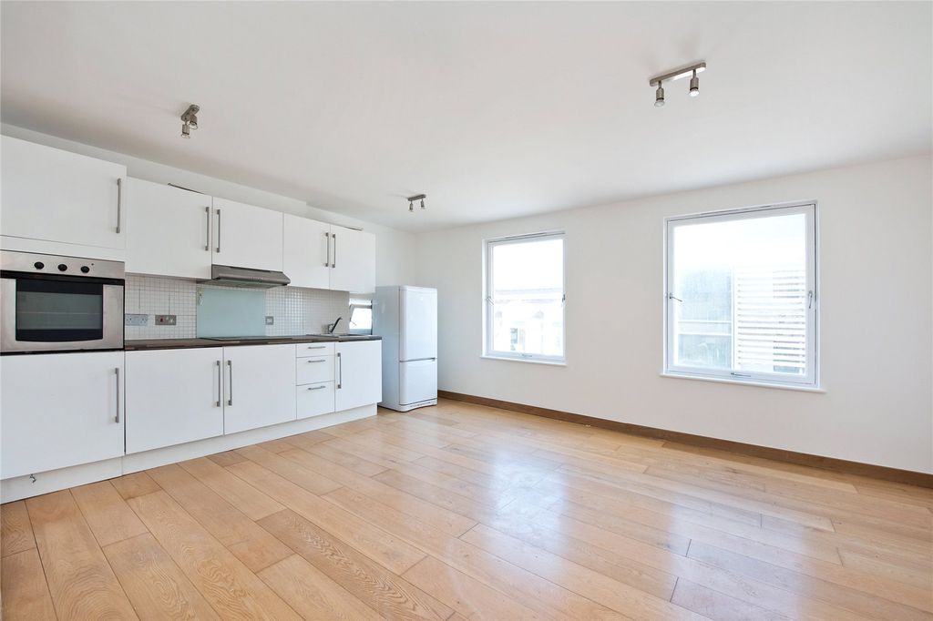 Property photo 1 of 5 Kitchen/Reception