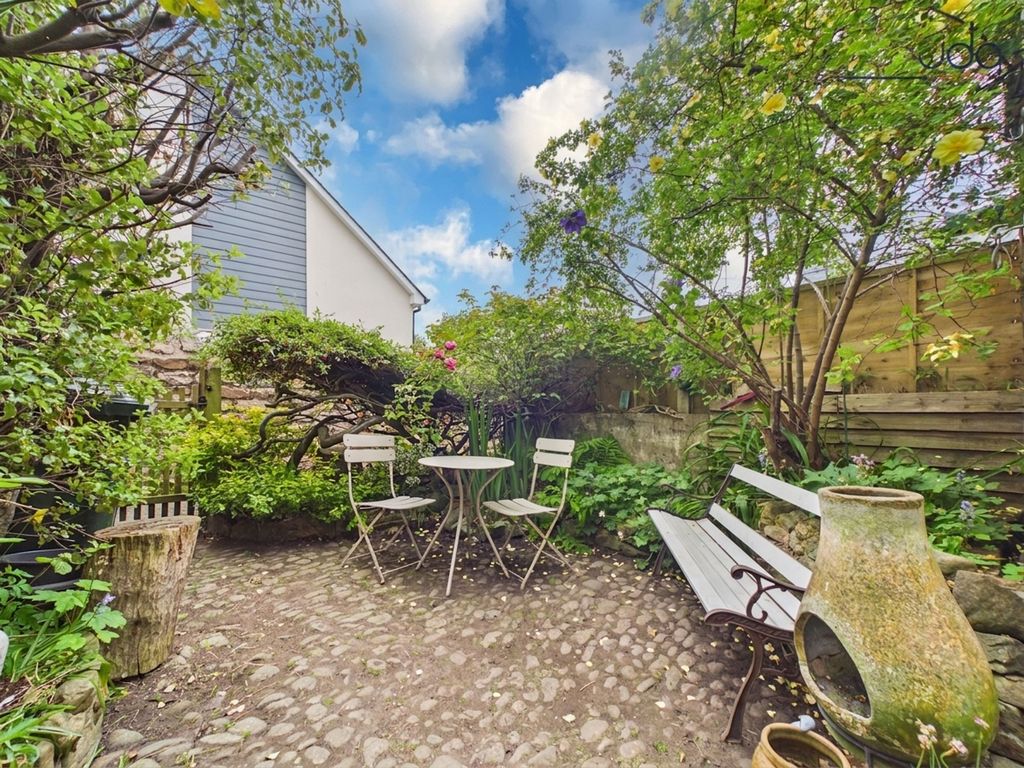 Property photo 2 of 14 A Private Cobbled South Facing Garden