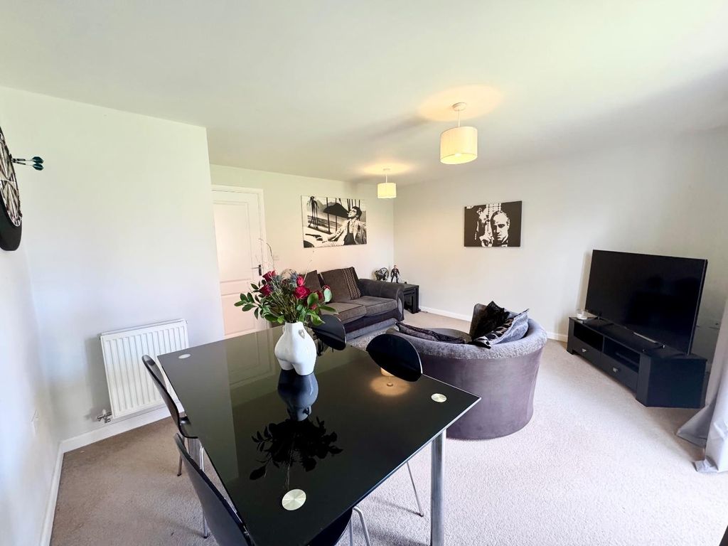 Property photo 3 of 13 Lounge