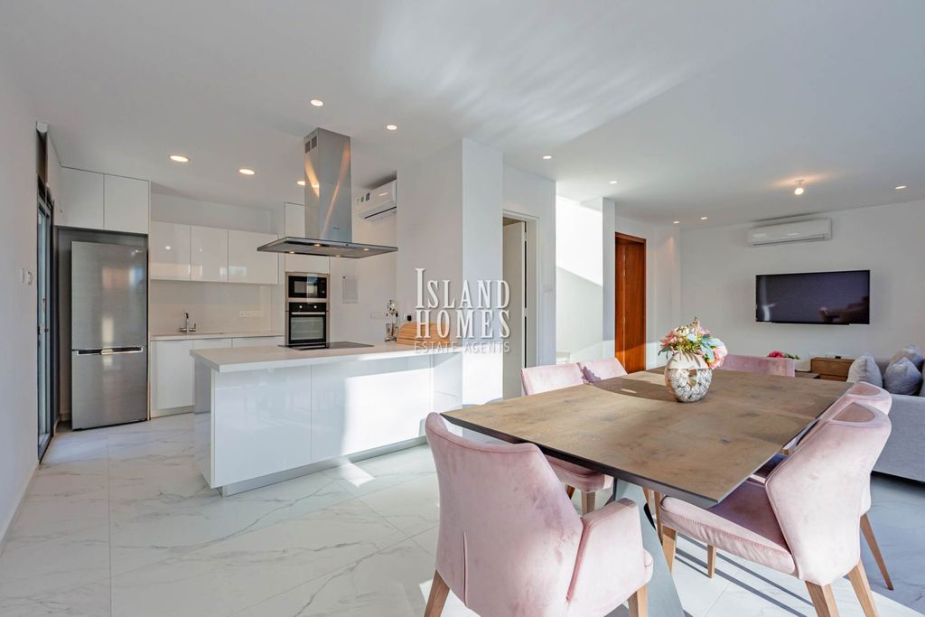 Property photo 3 of 41