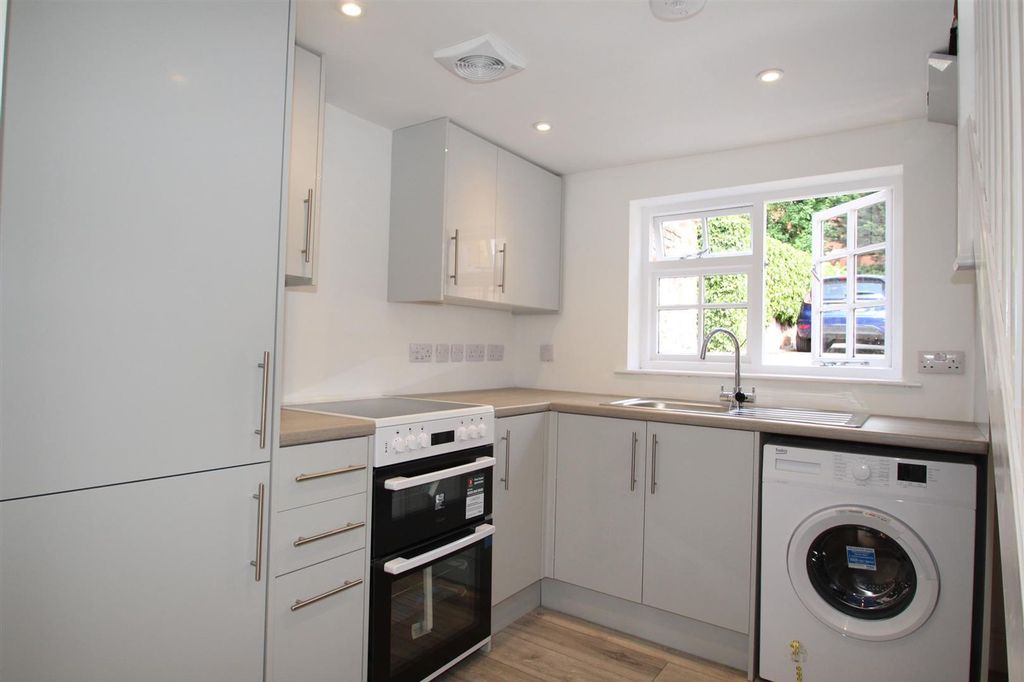 Property photo 2 of 8 Kitchen