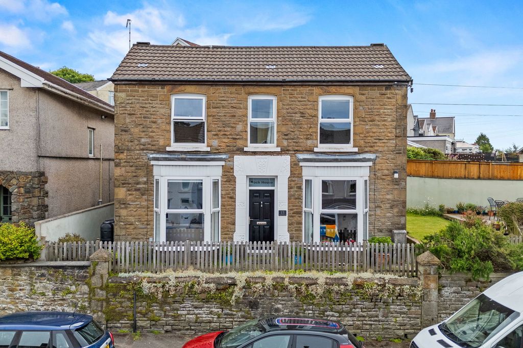 Property photo 1 of 25