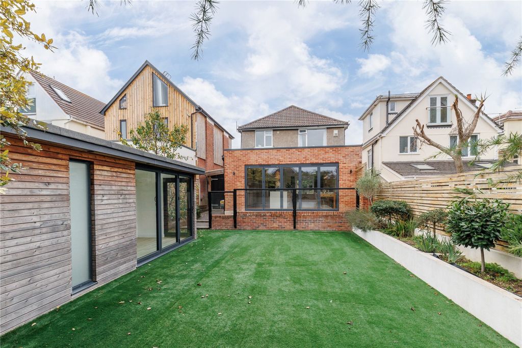 Property photo 2 of 39 Picture No. 47