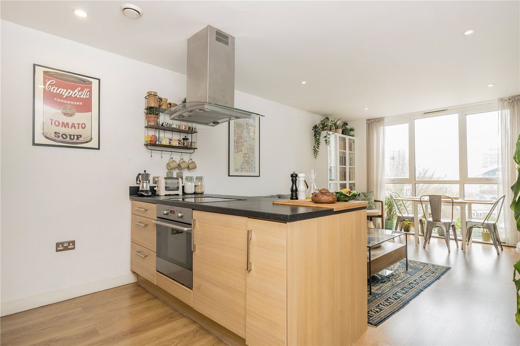 Property photo 3 of 9 Kitchen