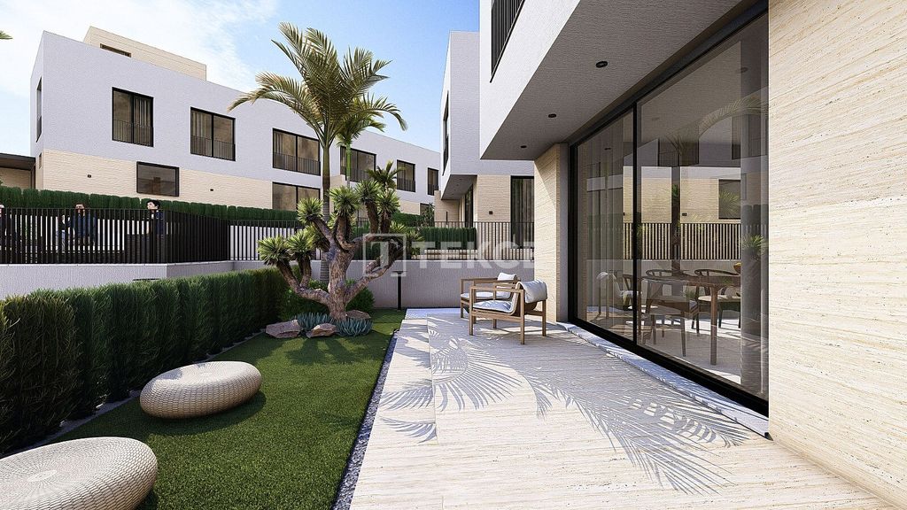 Property photo 2 of 32