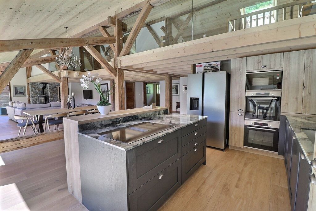 Property photo 3 of 42