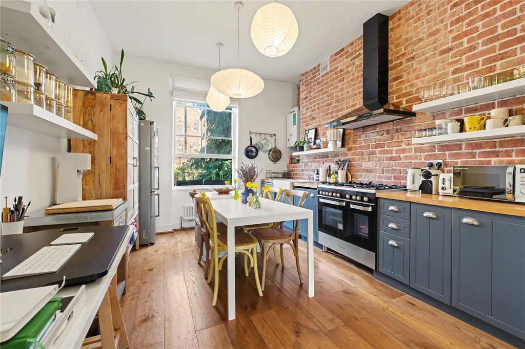 Property photo 2 of 20 Picture No. 14