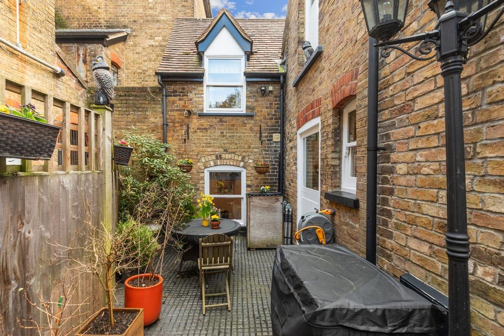 Property photo 2 of 12