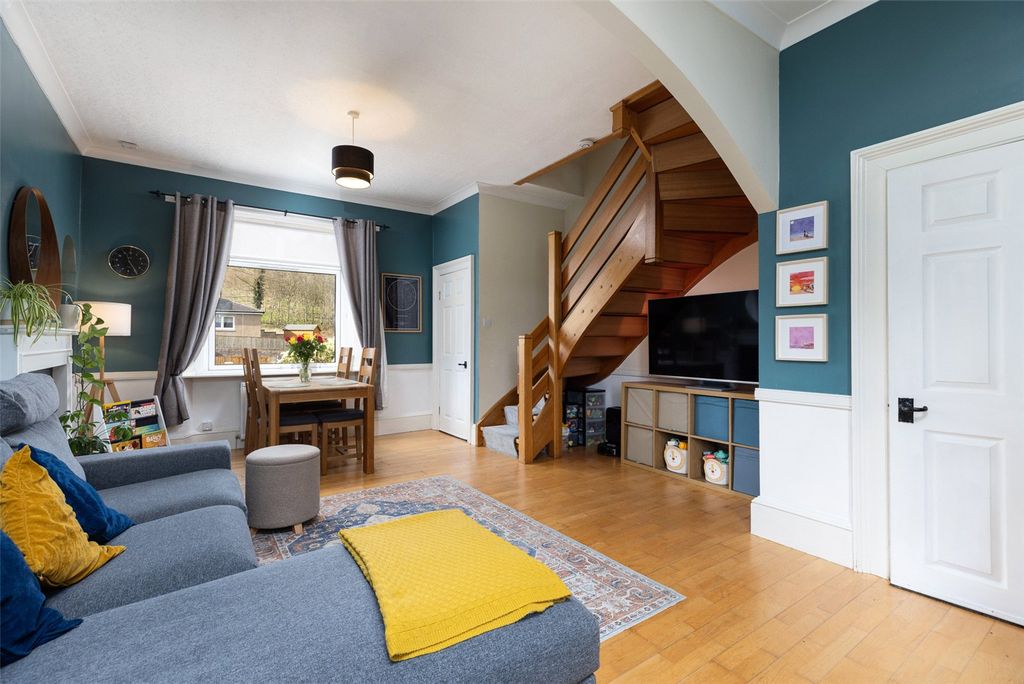 Property photo 2 of 22 Living Room