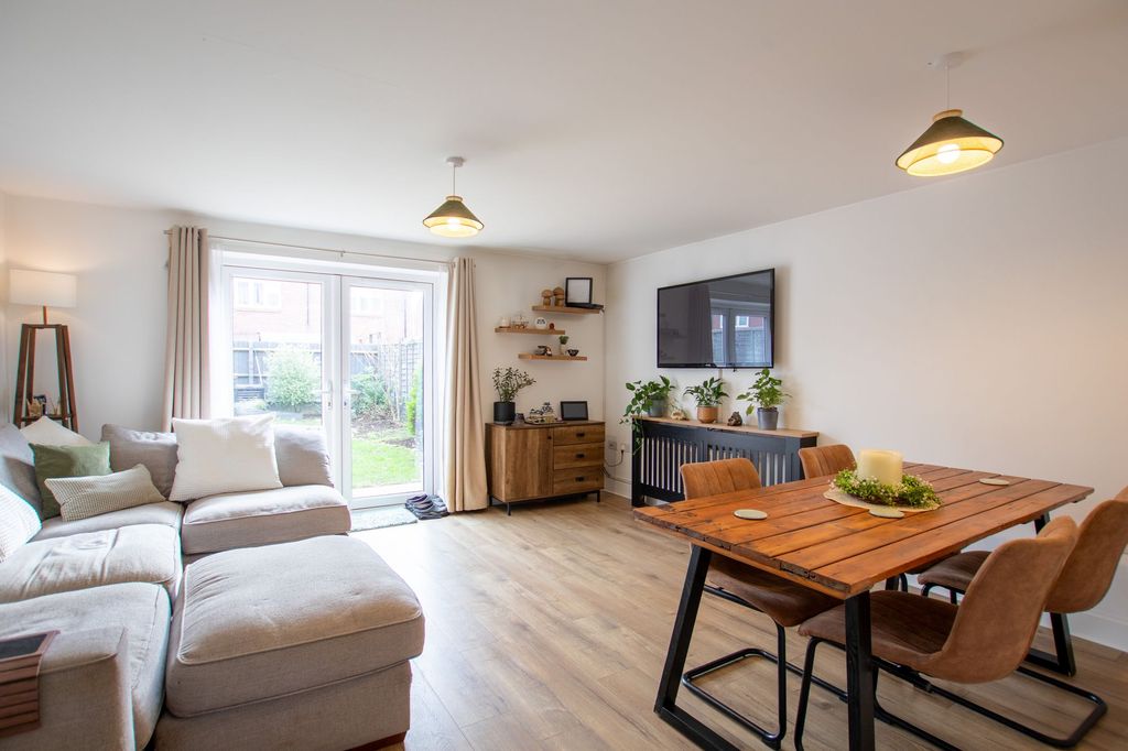 Property photo 2 of 21