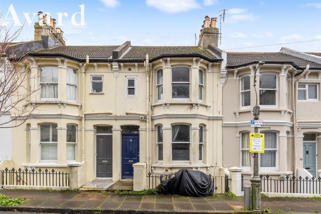 Property photo 1 of 18 Richmond Road, 28-018.Jpg