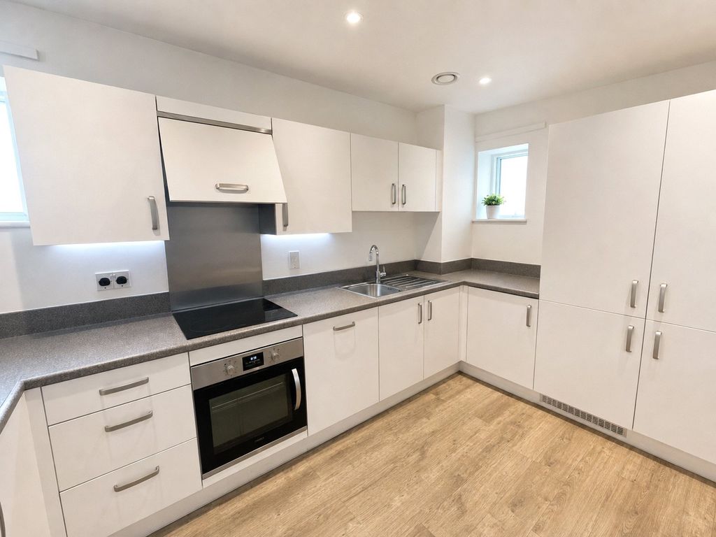 Property photo 3 of 8 Kitchen