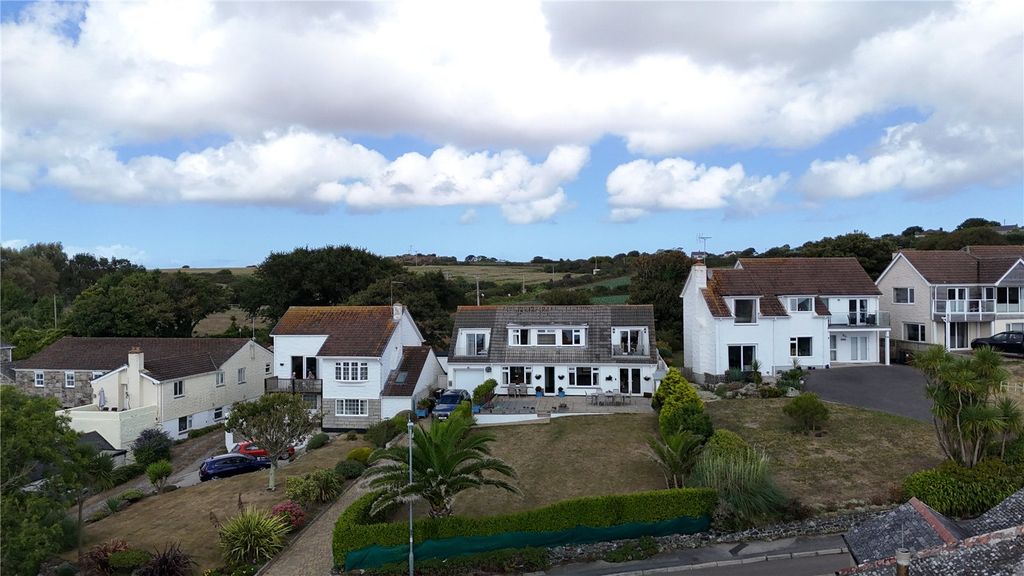 Property photo 1 of 34 Front Aspect