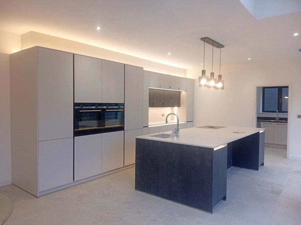 Property photo 2 of 35