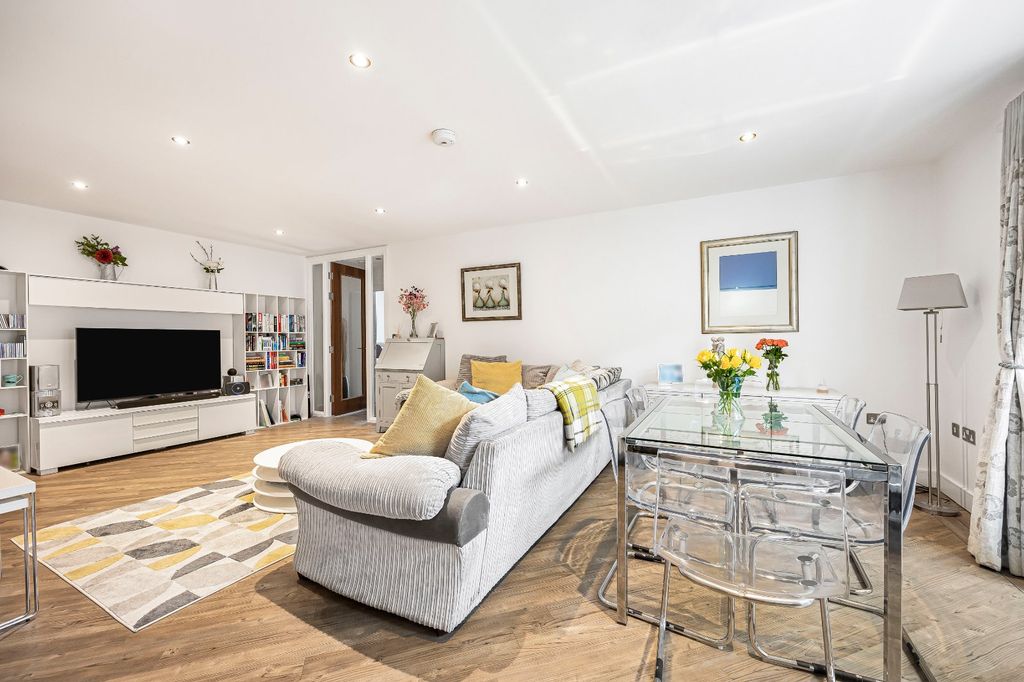 Property photo 2 of 19 Living/Dining Room