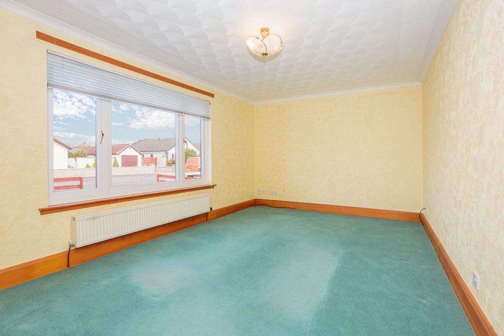 Property photo 2 of 32 Living Room