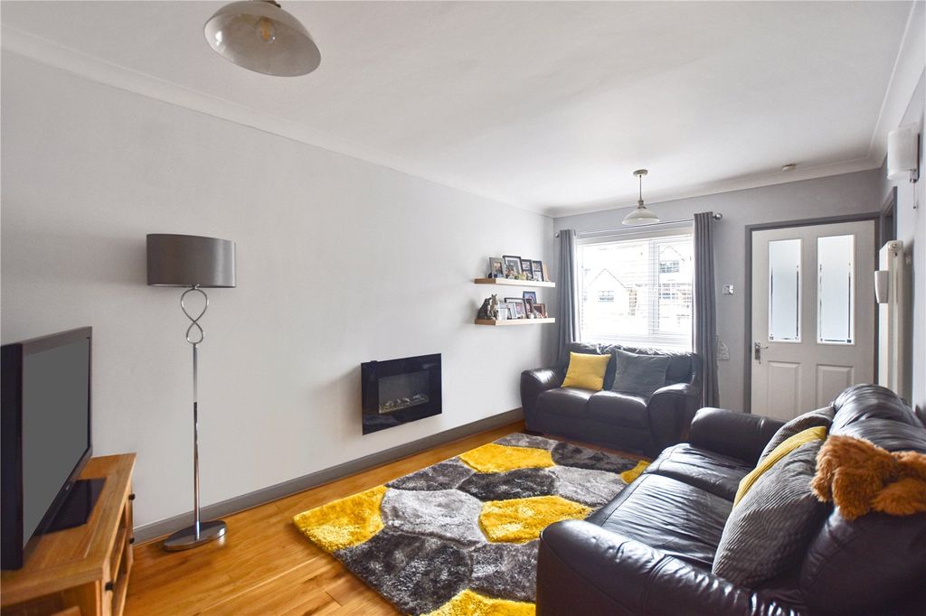 Property photo 3 of 17 Living Room
