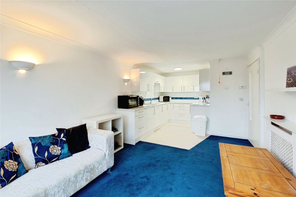 Property photo 2 of 9 Lounge