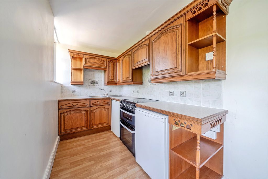 Additional image 4 of 2 bed flat for saleHaslemere, Surrey GU27