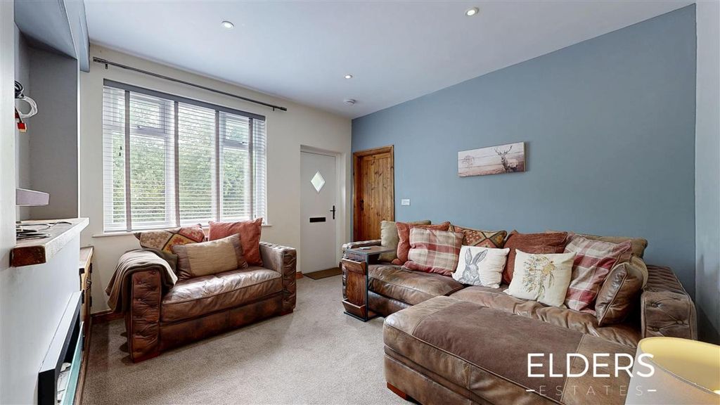 Property photo 2 of 15 Lounge