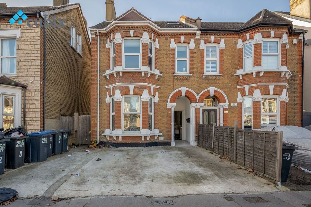 Property photo 1 of 33