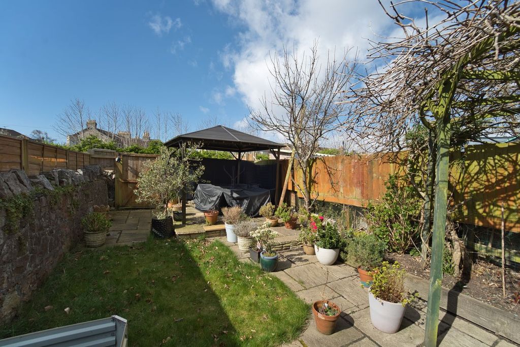 Property photo 2 of 21
