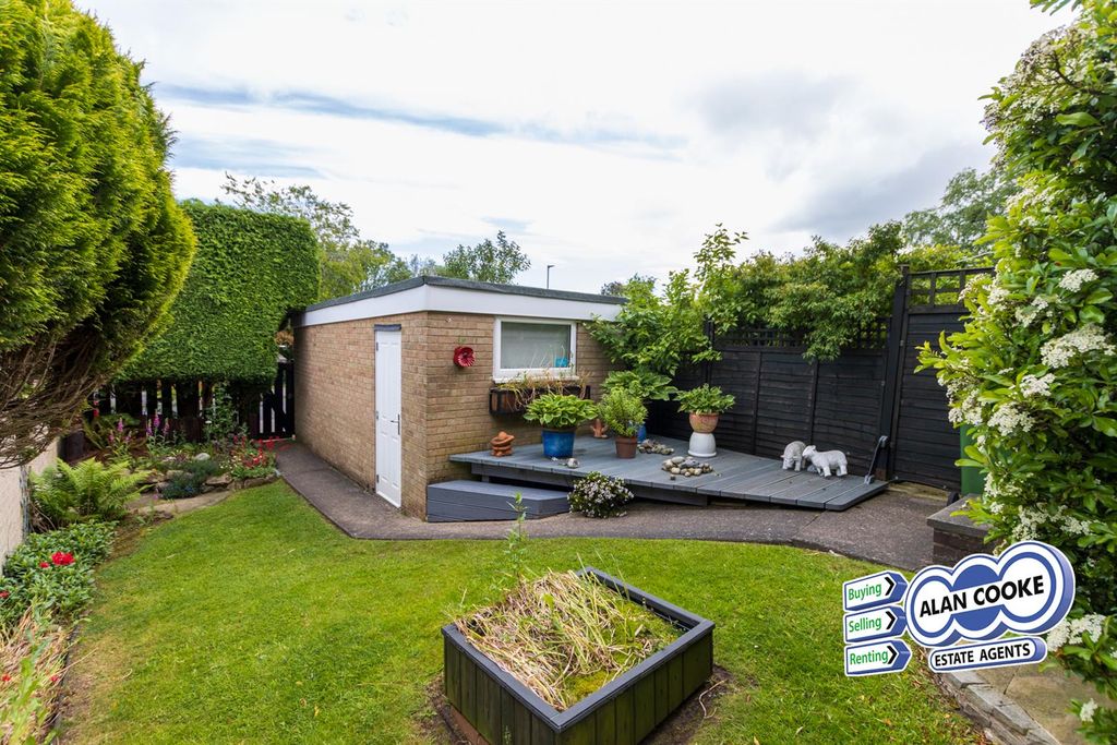 Property photo 2 of 10 Outside