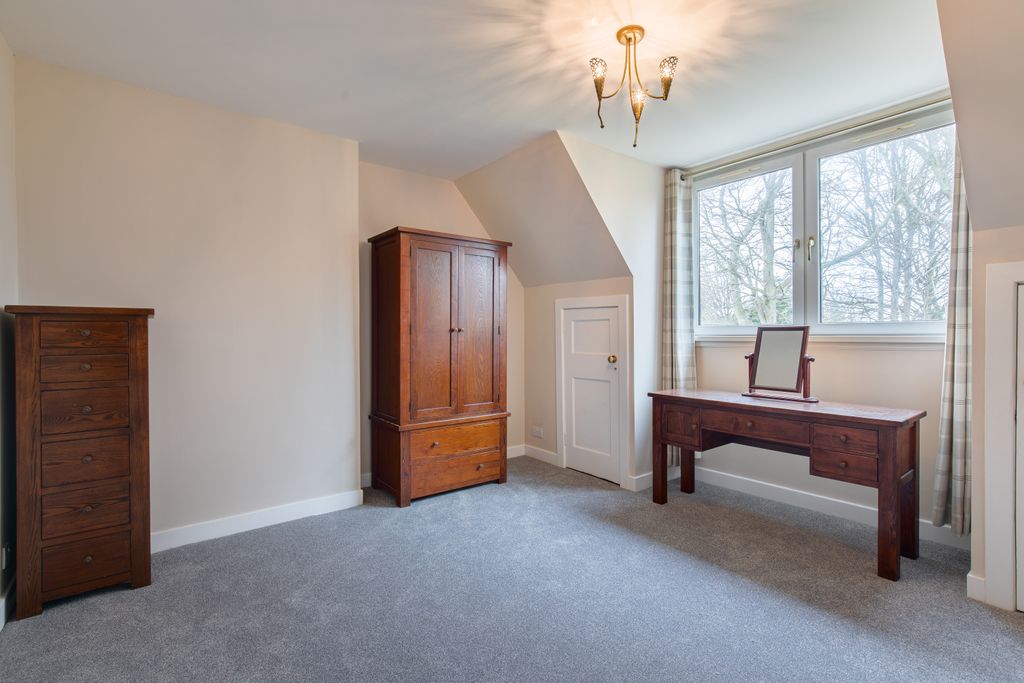 Property photo 2 of 18 Bed2Angle1