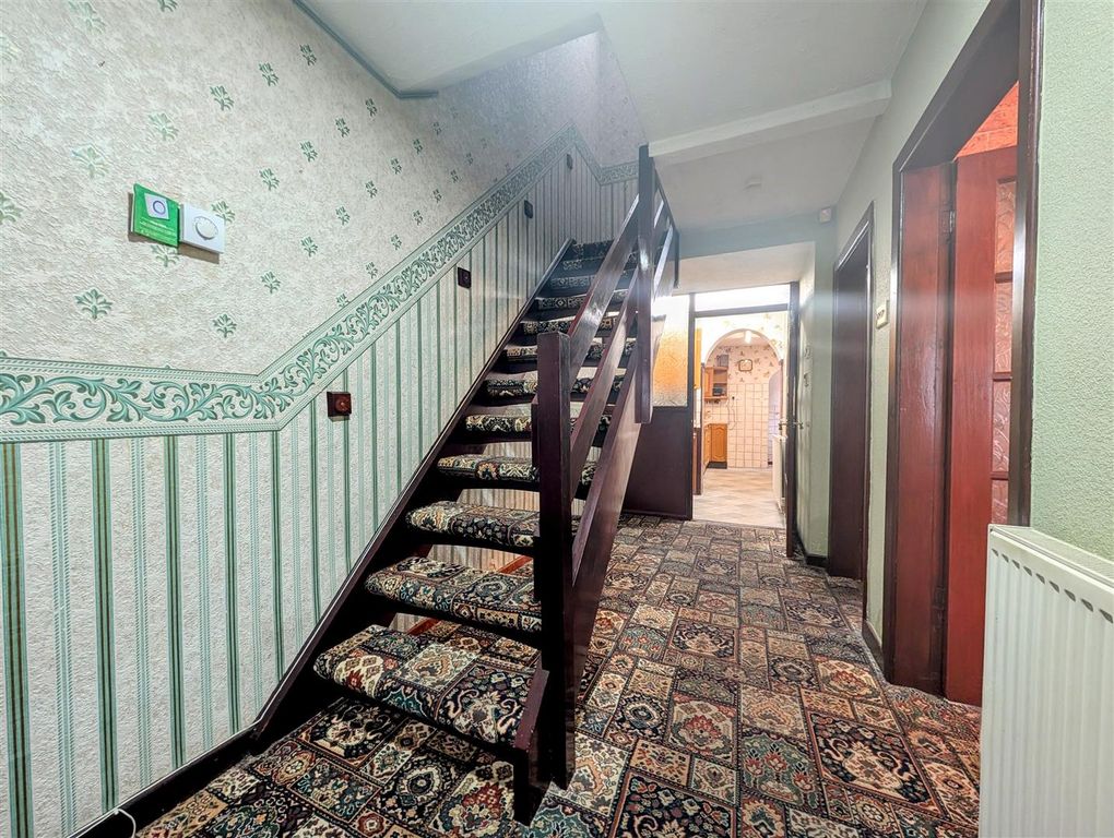 Property photo 2 of 28 Hallway.Jpg