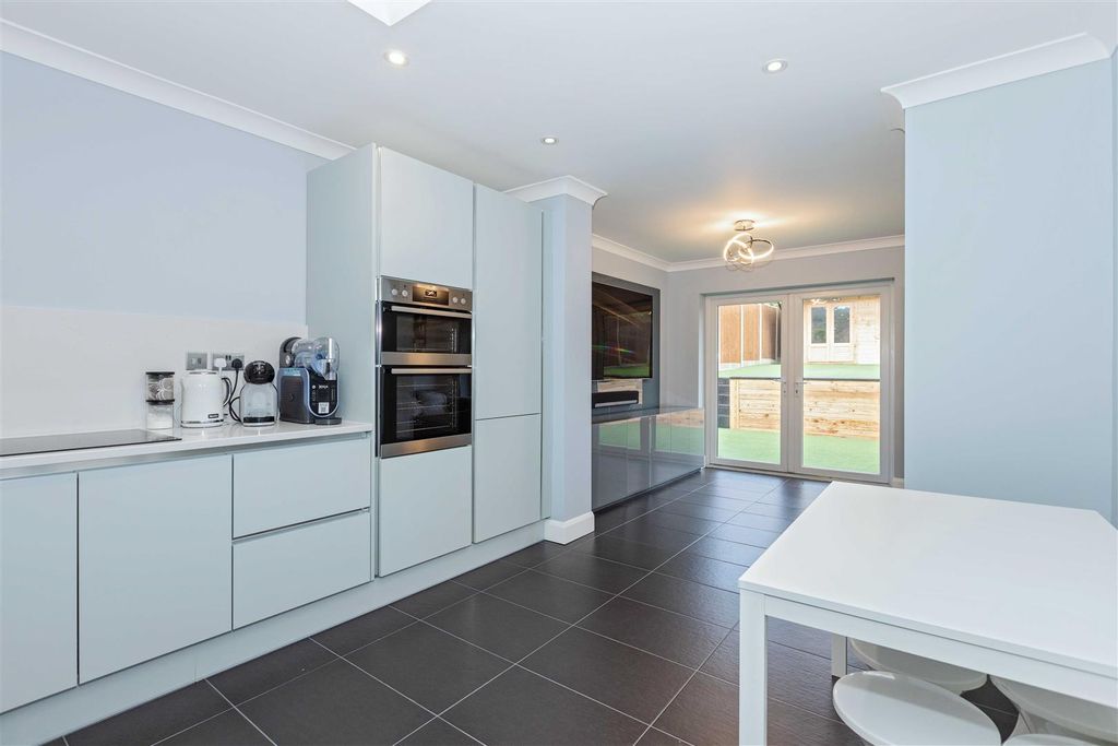 Property photo 2 of 14 Findon Rd_6.Jpg