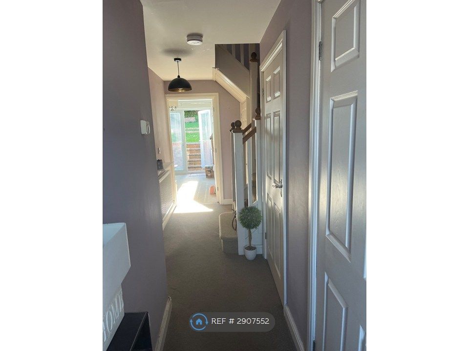 Property photo 2 of 23 Entrance Hall