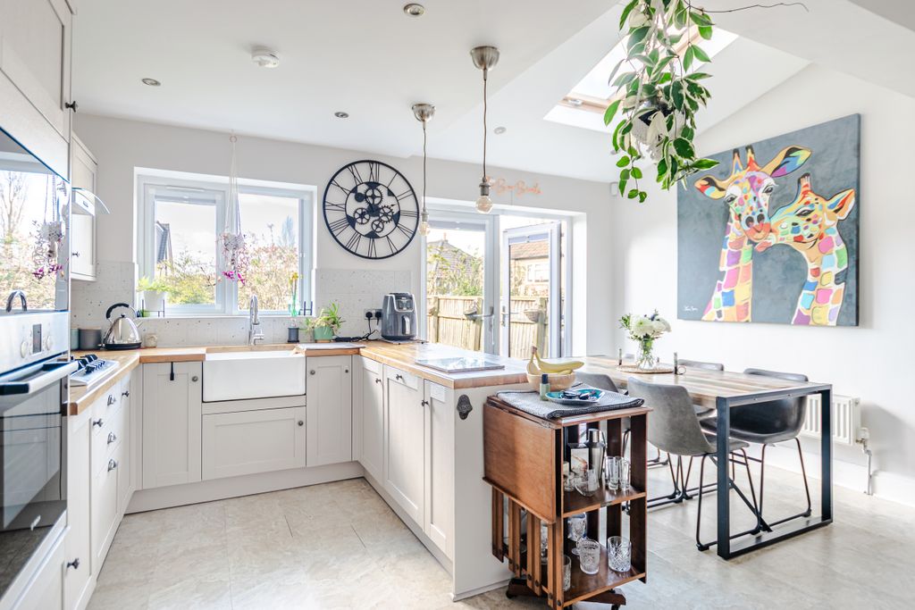 Property photo 2 of 22 Kitchen3