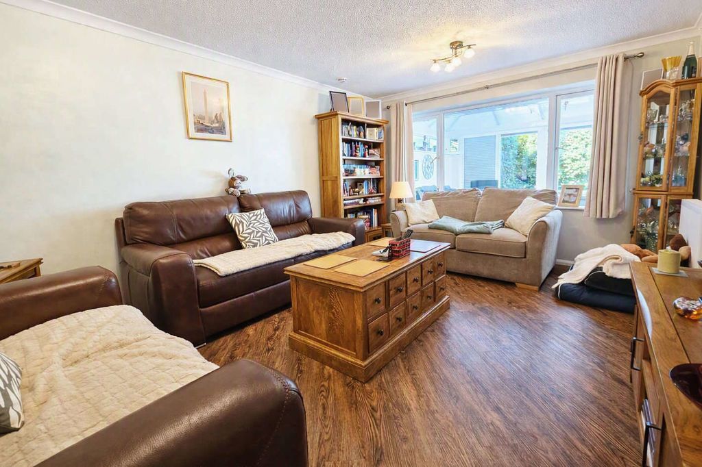 Property photo 2 of 13 Lounge