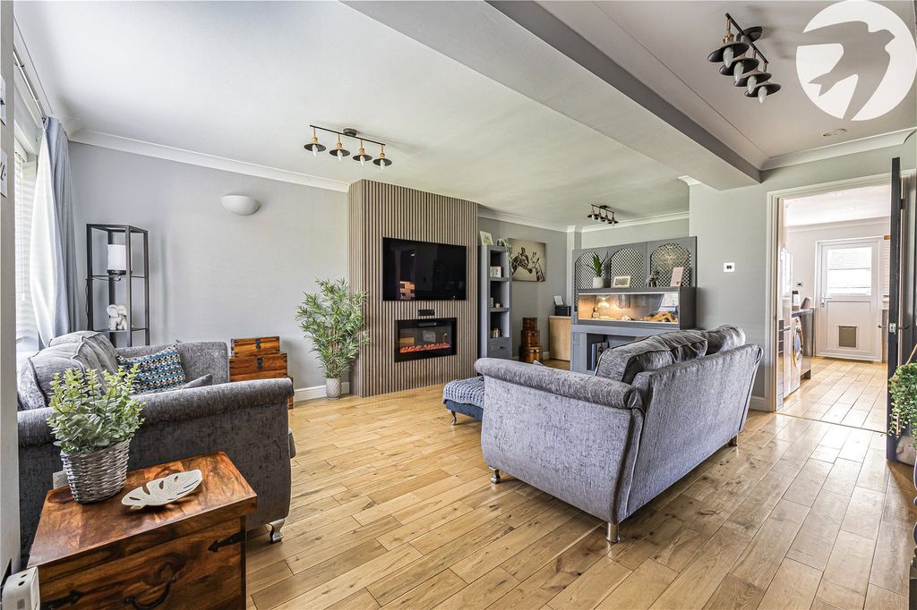 Property photo 2 of 23 Picture No. 27