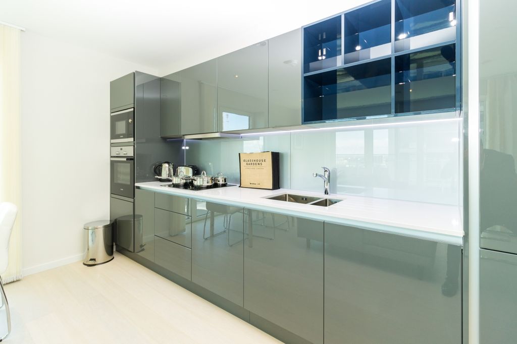 Property photo 2 of 6 Kitchen