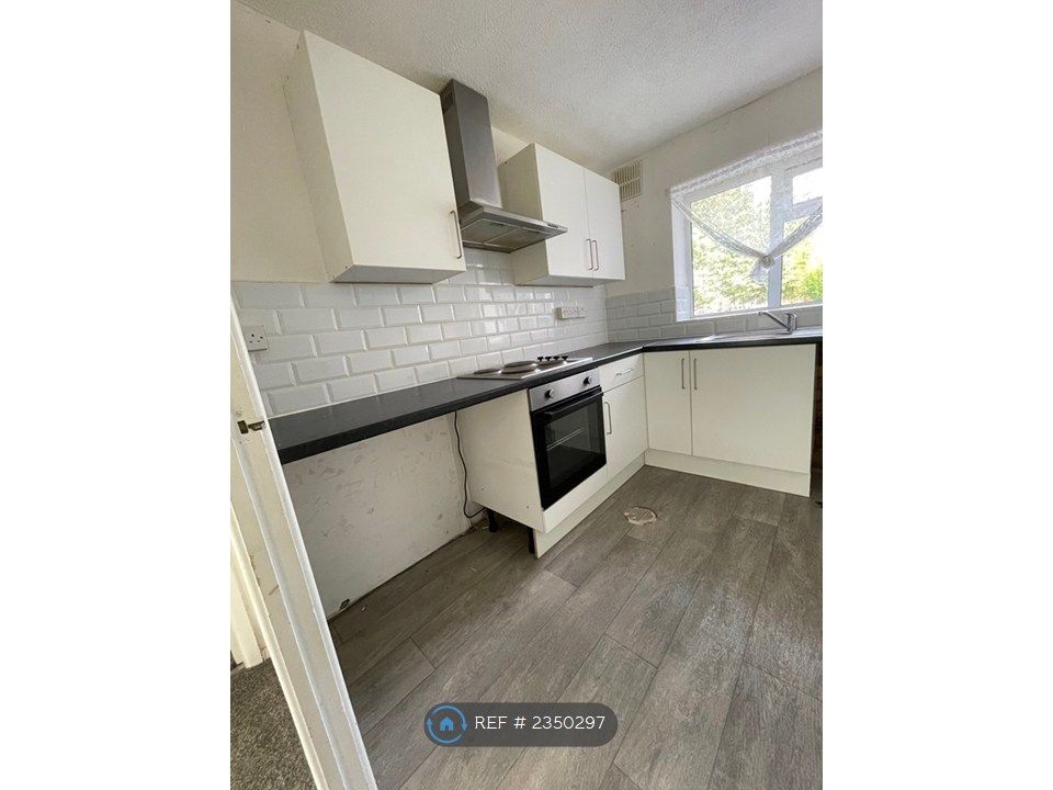 Property photo 3 of 6 Kitchen
