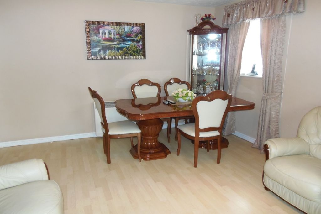 Property photo 3 of 7 Living Room