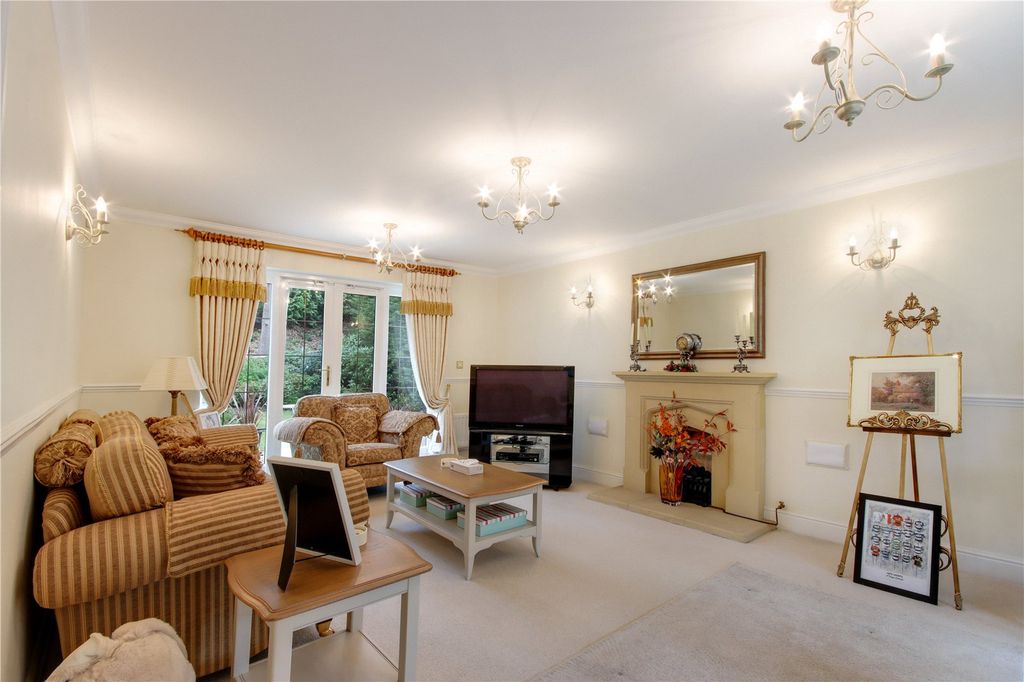 Property photo 3 of 33 Sitting Room