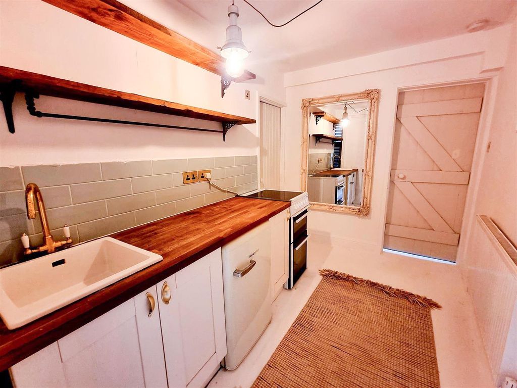 Property photo 3 of 7 Kitchen.Jpg